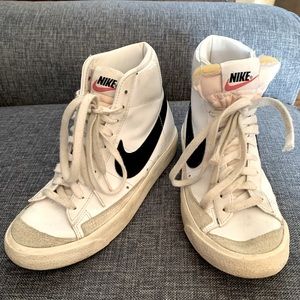 Nike Blazers size 7.5 good condition.